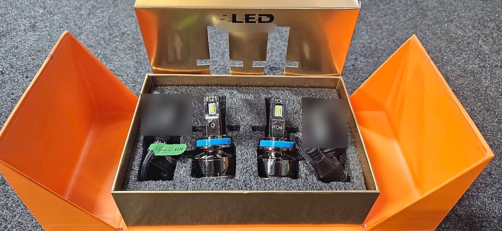 Sunna LED headlight bulb kit: two H11 bulbs and drivers in the box
